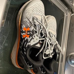 Size 7 Under Armour shoes